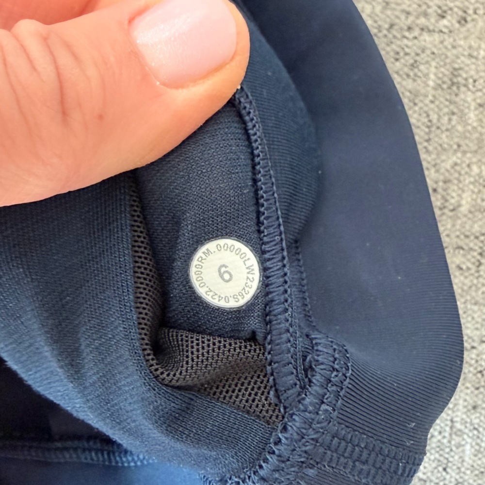 Lululemon Dark Blue Energy Bra,size 6 - Picture 3 of 5